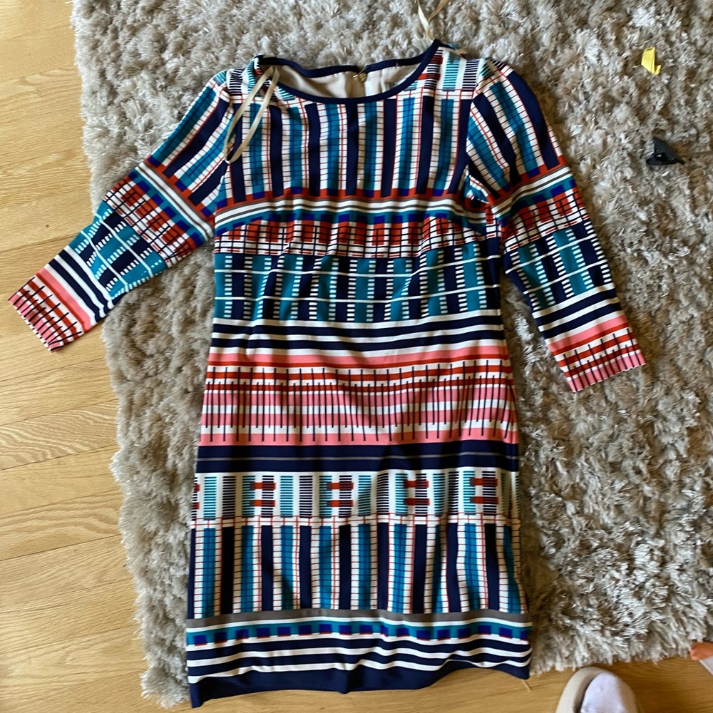 Sexy little work dress witb geometric design